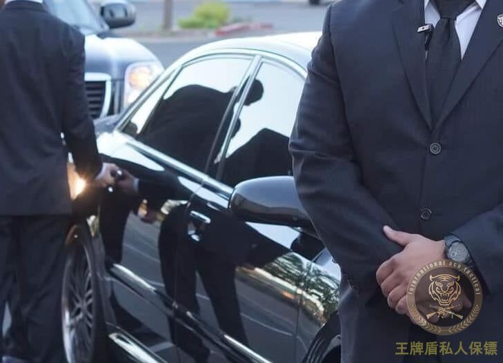 上海一豪車車主雇私人保鏢護愛車