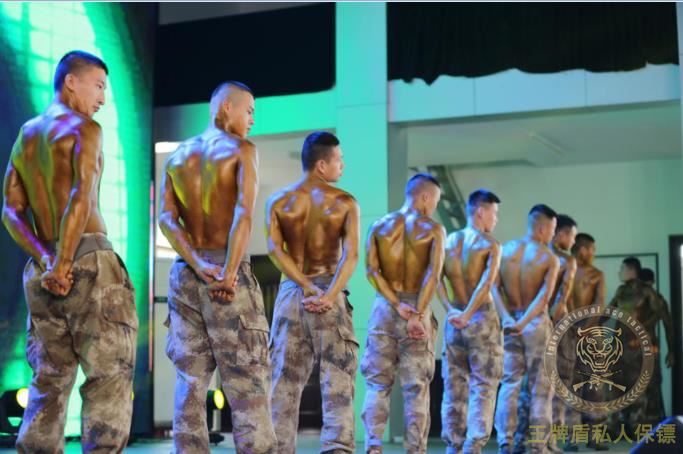 尖叫吧，姐妹們！上海王牌盾保鏢帶你領(lǐng)略特種兵之美！