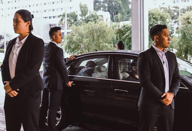 害怕鄰居入室施暴，急尋私人保鏢保護(hù)