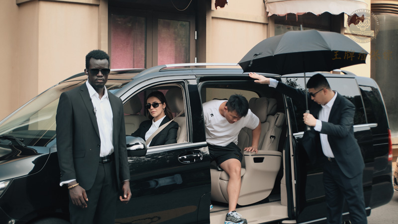 上海藝人的安全首選：王牌盾私人保鏢，專(zhuān)業(yè)守護(hù)的堅(jiān)實(shí)后盾